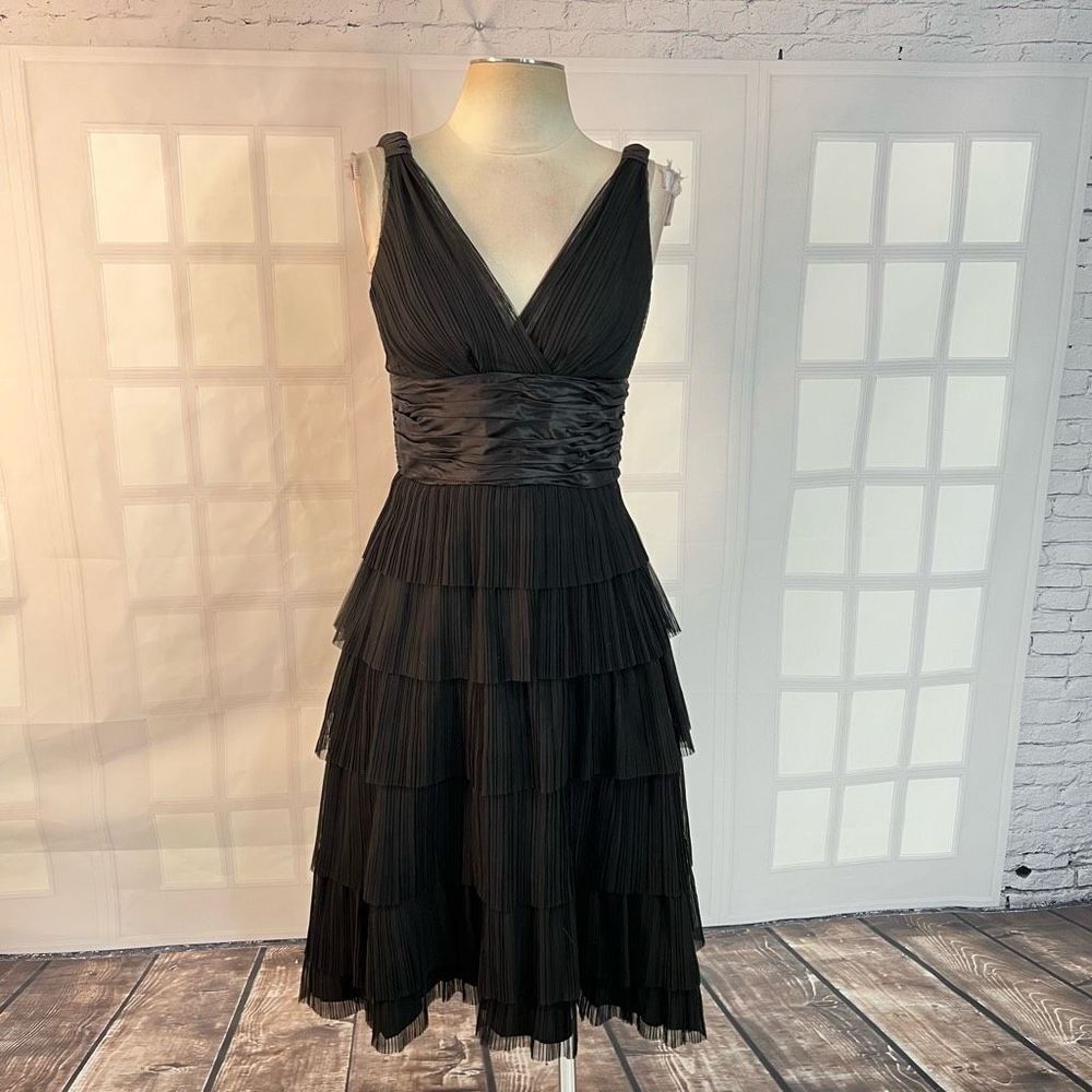 Maggy London black tiered crinkle mesh full skirted cocktail party dress size 4